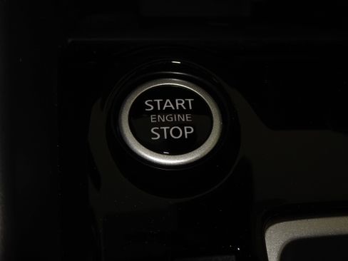 New 2025 Nissan Versa SR image 28