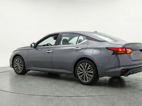 Used 2025 Nissan Altima 2.5 SV image 6