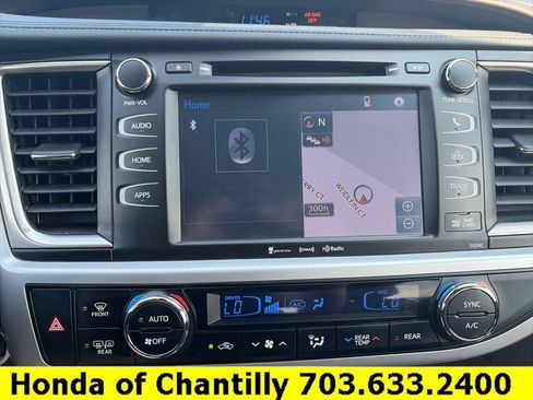 Used 2019 Toyota Highlander XLE AWD/4WD image 14