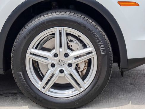 Used 2017 Porsche Cayenne S AWD/4WD image 29