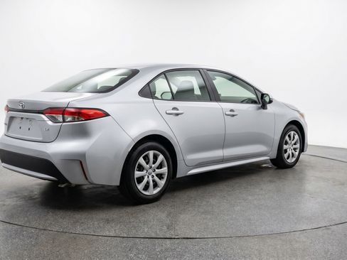 Used 2025 Toyota Corolla LE FWD image 9
