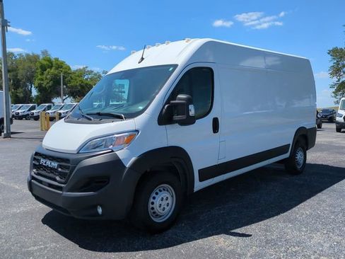Used 2025 RAM ProMaster 2500 w/ Convenience Group FWD image 9