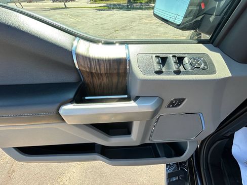 Used 2020 Ford F150 Lariat w/ Equipment Group 502A Luxury AWD/4WD image 11