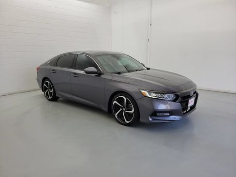 Used 2018 Honda Accord Sport image 4