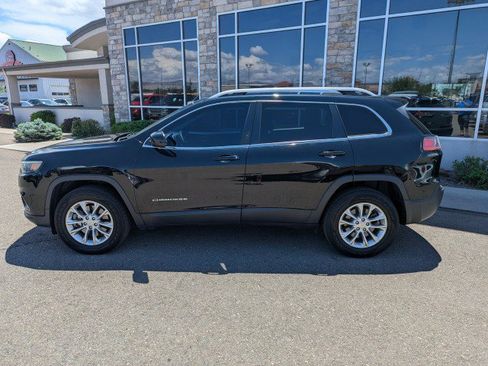 Used 2019 Jeep Cherokee Latitude w/ Popular Appearance Group AWD/4WD image 2