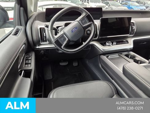 Used 2025 Ford Expedition Platinum AWD/4WD image 7