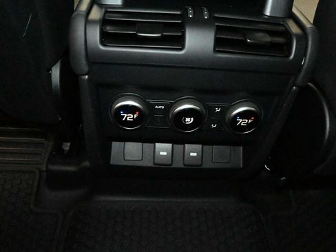 Used 2023 Land Rover Defender 110 SE AWD/4WD image 17