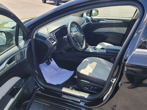 Used 2020 Ford Fusion SE w/ Equipment Group 151A FWD image 17