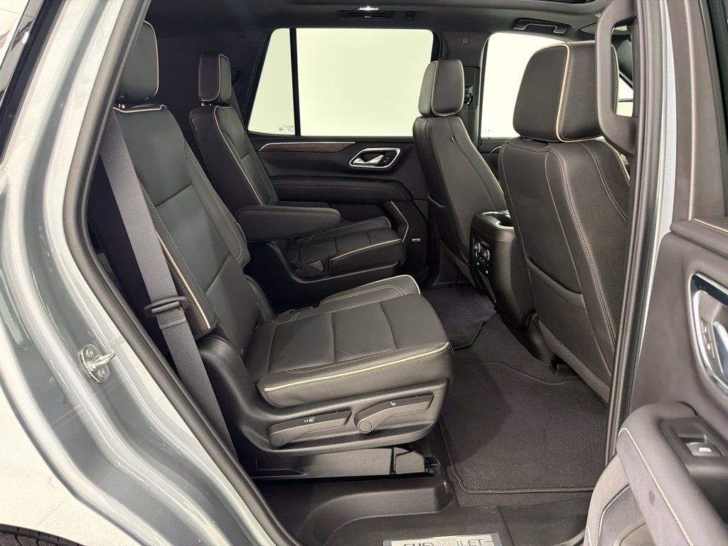 Used 2024 Chevrolet Tahoe Premier w/ Premium Package 2 AWD/4WD image 26