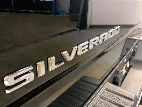 Used 2023 Chevrolet Silverado 1500 LT image 8