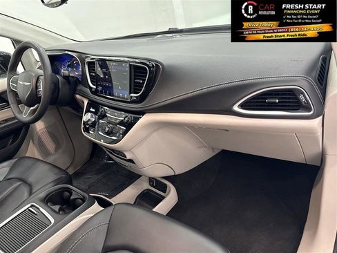 Used 2024 Chrysler Pacifica Limited FWD image 80