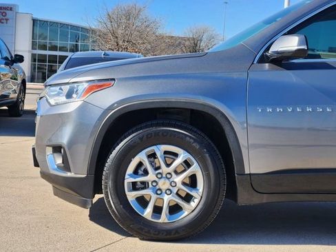 Used 2020 Chevrolet Traverse LT image 16