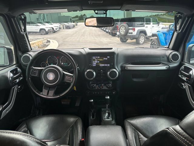 Used 2016 Jeep Wrangler Unlimited Rubicon w/ Connectivity Group AWD/4WD image 13