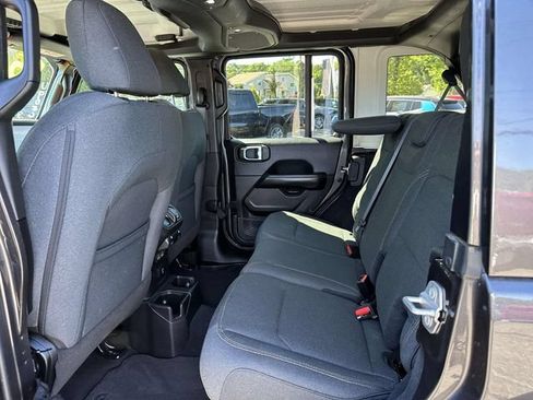 Used 2025 Jeep Wrangler Unlimited Sahara AWD/4WD image 7