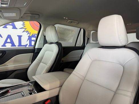 New 2026 Lincoln Aviator 2WD w/ Jet Appearance Package image 9