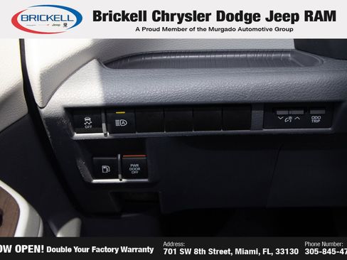 Used 2024 Toyota Sienna XLE FWD image 28