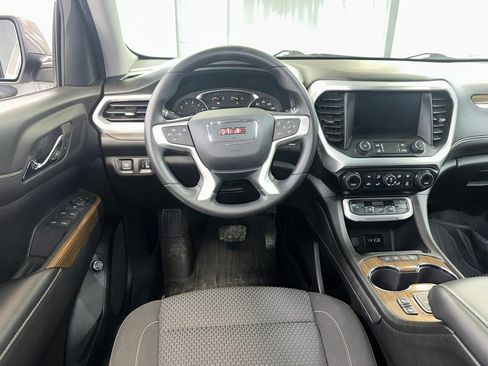 Certified 2023 GMC Acadia SLE w/ Driver Convenience Package image 2