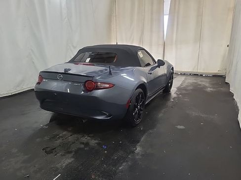 Used 2022 MAZDA MX-5 Miata Club RWD image 4