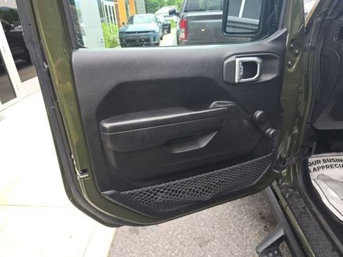 Used 2022 Jeep Gladiator Sport AWD/4WD image 10