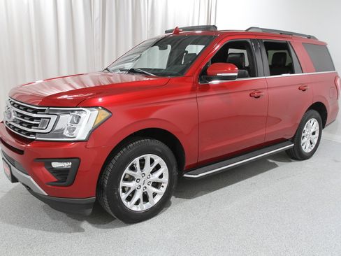 Certified 2020 Ford Expedition XLT w/ Equipment Group 202A image 3