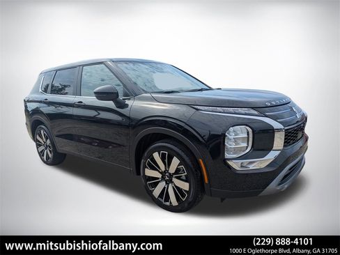 New 2025 Mitsubishi Outlander SE image 1
