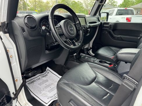Used 2015 Jeep Wrangler Unlimited Sahara w/ Dual Top Group AWD/4WD image 11