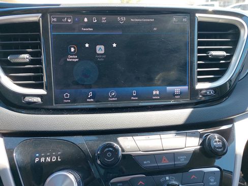 Used 2023 Chrysler Pacifica Touring-L image 22