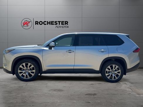 Certified 2024 Toyota Grand Highlander AWD image 2