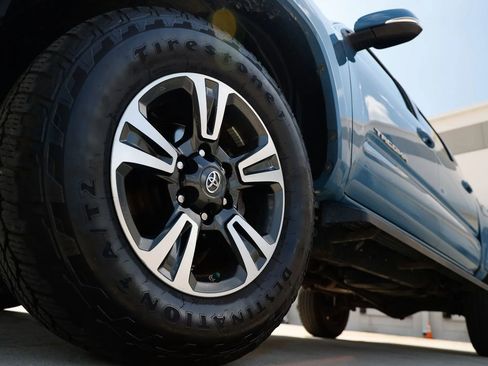 Used 2019 Toyota Tacoma TRD Sport image 38