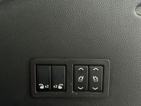 Used 2020 Cadillac Escalade Premium Luxury AWD/4WD image 21