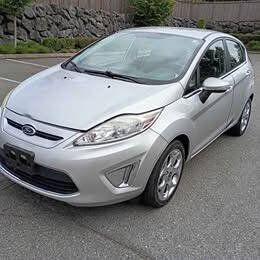 Used 2013 Ford Fiesta Titanium FWD image 2