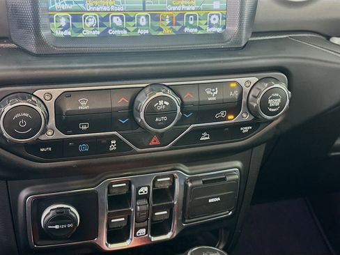 Used 2023 Jeep Wrangler Unlimited w/ 8.4" Radio Group AWD/4WD image 23