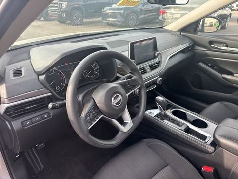 Used 2023 Nissan Altima 2.5 SV FWD image 11