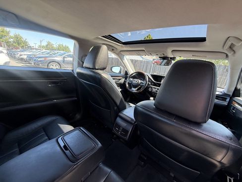 Used 2016 Lexus ES 350 w/ Luxury Package w/Wood Trim FWD image 23