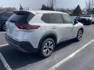 Used 2023 Nissan Rogue SV video 3