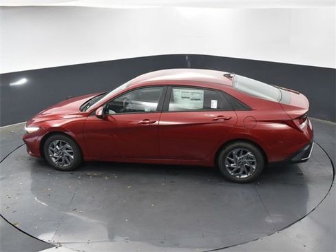 Used 2025 Hyundai Elantra Blue image 24