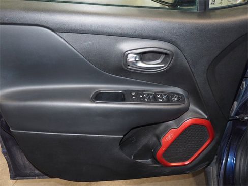 Used 2017 Jeep Renegade Trailhawk image 7