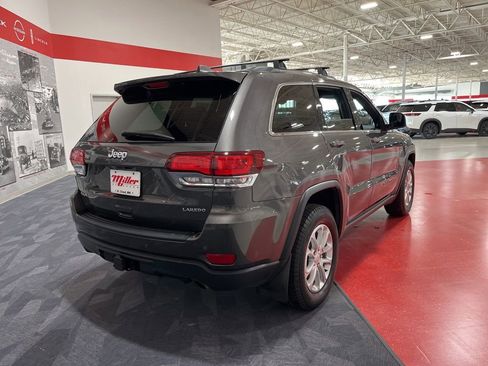 Used 2021 Jeep Grand Cherokee Laredo w/ Security & Convenience Group AWD/4WD image 3