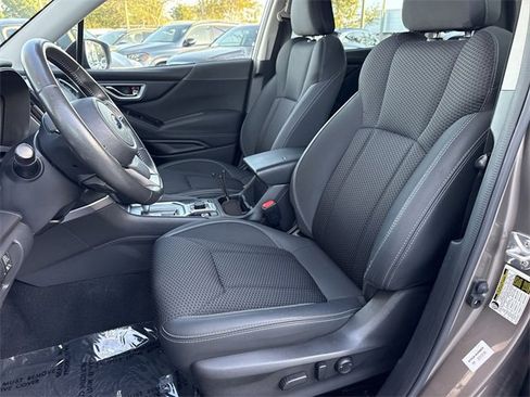 Used 2023 Subaru Forester Premium image 11