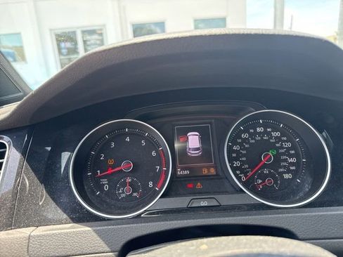 Used 2018 Volkswagen Golf 4-Door FWD image 11