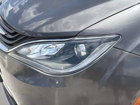 Used 2017 Chrysler Pacifica Touring Plus FWD image 6