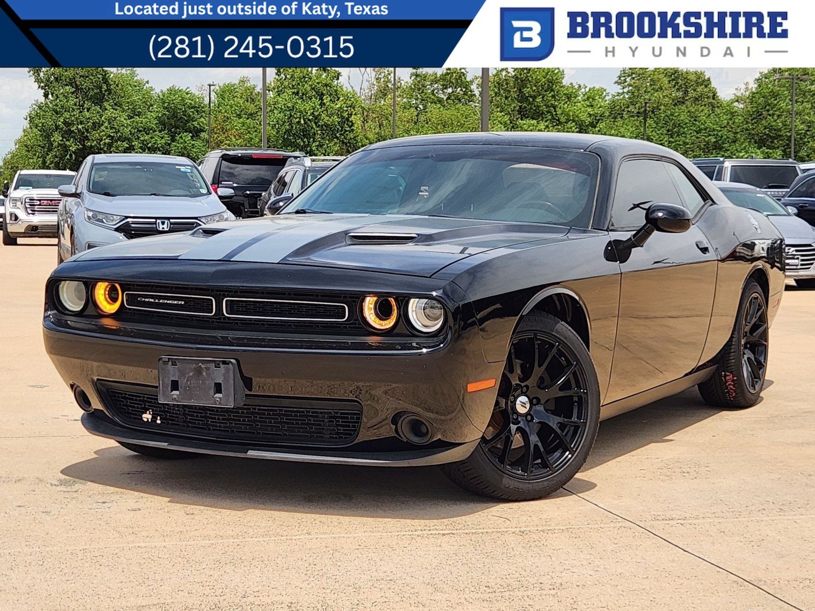 Used 2018 Dodge Challenger SXT RWD image 1