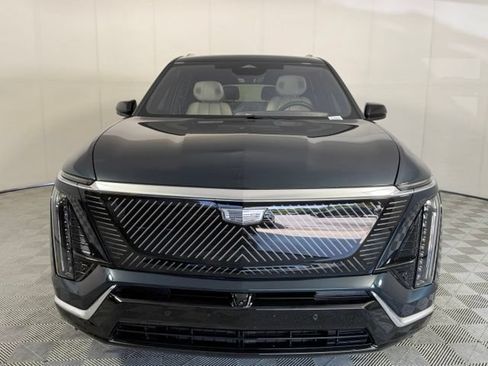 Used 2026 Cadillac Vistiq Luxury w/ LPO, Floor Liner Package AWD/4WD image 13