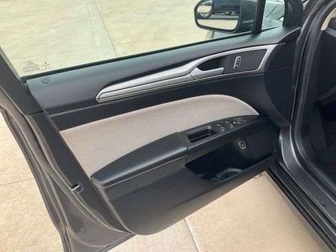 Used 2018 Ford Fusion S FWD image 5