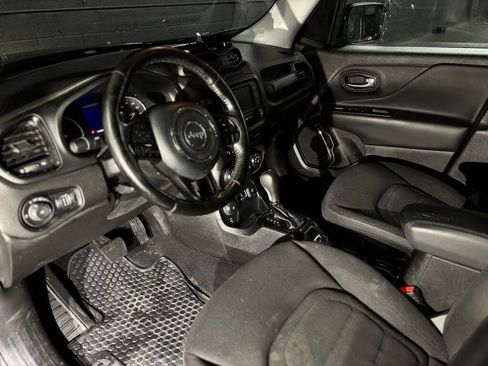 Used 2017 Jeep Renegade Altitude AWD/4WD image 9