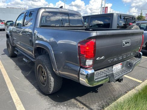 Used 2022 Toyota Tacoma SR5 AWD/4WD image 3
