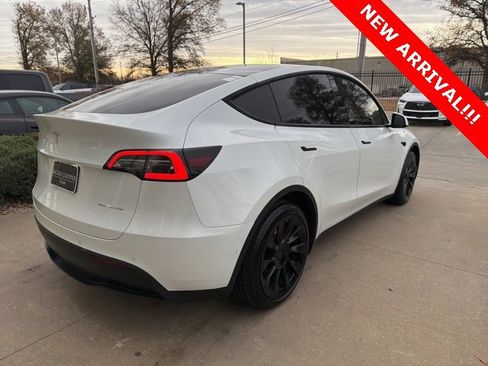 Used 2022 Tesla Model Y Long Range image 2