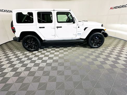 Used 2022 Jeep Wrangler Unlimited Sahara image 2