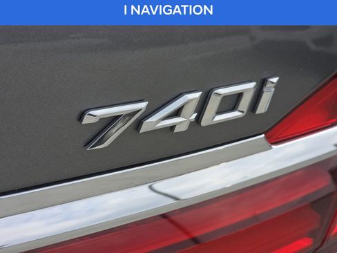 Used 2017 BMW 740i image 11