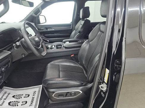 Used 2024 Jeep Wagoneer L Series II w/ Flexible Seating Group AWD/4WD image 4